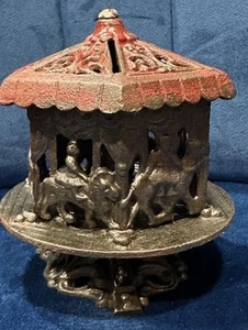 Vintage Gusseisen Karussell Karussell Penny Münzbank Löwen und Pferde - Bild 1 von 13