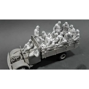 1/35 16pcs Resin Model Kit German Soldiers Surrender (no car) WW2 Unpainted - Picture 1 of 2