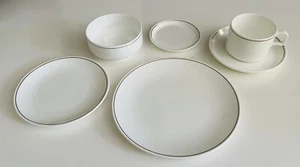 Laker Airways 6-Piece Airline Place Setting with gold trim - Wedgwood - Picture 1 of 4