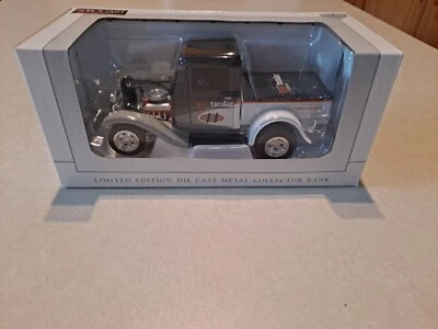 SpecCast: 1932 Ford Pickup Truck Spectacular News: 1/25 Scale Diecast New In Box - Image 1 of 4