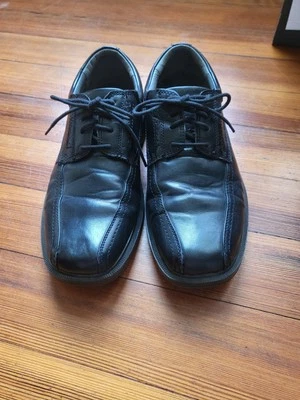 Boys Size 8.5 Youth Dress Shoes Black - Image 1 of 4