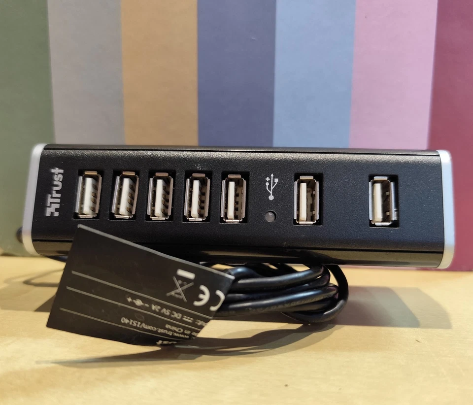 TRUST HUB USB 2.0 7 PORTE PYRAMID 15140 CON ALIMENTATORE - Immagine 1 di 1