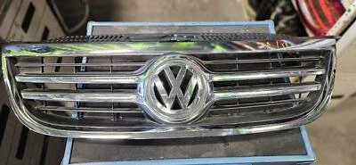VOLKSWAGEN TIGUAN UPPER GRILLE CHROME  W/EMBLEM  5N0853651C  - Image 1 of 4