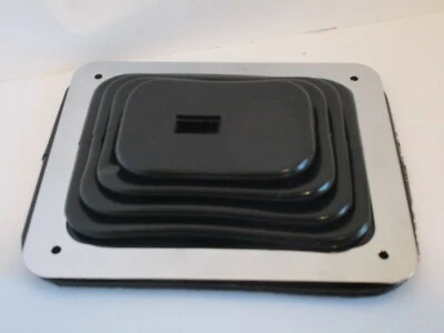 HURST B&M STYLE RUBBER SHIFTER BOOT W/CHROME PLATE 5 1/4"X6 3/8" UNIVERSAL #9630 - Image 1 of 4