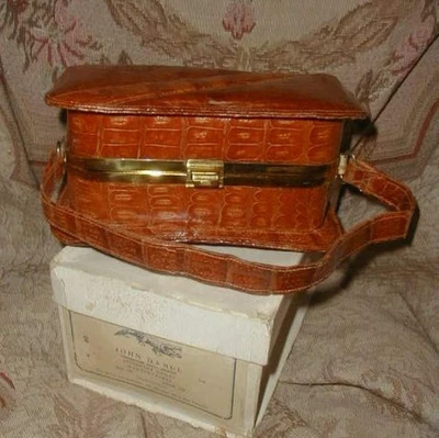 Bolsa caixa de couro de jacaré genuína vintage dos anos 1930 com acabamento de metal dourado com caixa original - Imagem 1 de 4