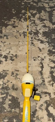 Vtg Shakespeare 1998 Warner Bros Tweety Bird Fishing Reel And Rod Looney Toons - Image 1 of 4