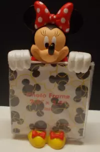Disneyland Mini Cornice Portafoto 2,5" x 2,5" Mini Mouse Calamita o Libera Installazione - Foto 1 di 4