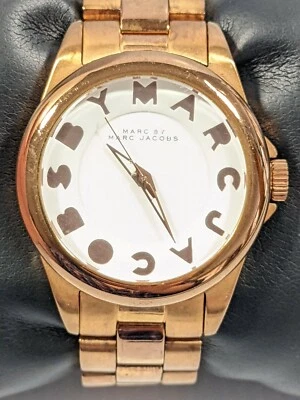 Reloj para mujer Marc by Marc Jacobs tono dorado bronce blanco 6,5 pulgadas Foto 1 de 4