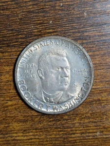 1946 50c Booker T. Washington U.S. Commem half dollar. Circ. 90% silver  - Picture 1 of 2
