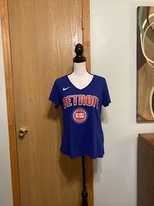 Nike "Detroit Pistons" Women's Medium Short Sleeve Graphic T-Shirt - EUC - Bild 1 von 4