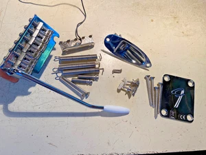 Fender Player Strat Stratocaster Hardware 2 Pt Bridge F Neck Plate Output Strap - Picture 1 of 4