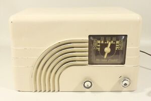 NORTHERN ELECTRIC 5000,vintage tube radio.(ref H 241)