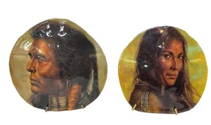 Par De Colección De Dólares De Arena Decoupaged Hombre Y Mujer Nativos Americanos Años 80’s - Imagen 1 de 17