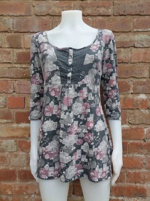 MANTARAY 3/4 sleeve tunic (size 12) - grey and pink house pattern - Image 1 of 4
