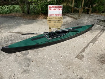 kayak, folbot, kodiak, buen turismo, embolsable, 15 pies, asiento individual, color verde Foto 1 de 3