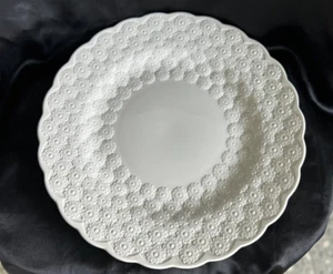 Spode Embossed Chop Plate 13”D Daisy Pattern Off White - Picture 1 of 4