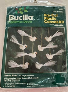 Bucilla VORGESCHNITTENE KUNSTSTOFF LEINWAND ORNAMENTE SET 8 WEISSE VÖGEL NEU Weihnachten 61015 - Bild 1 von 1
