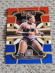 2024 Panini Select WWE #18 Lola Vice Retail Exclusive Red And Blue  - Bild 1 von 2