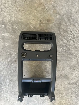 ⭐️2002 - 2004 年日产 Xterra Frontier Dash 收音机通风口挡板黑色中心装饰原始设备制造商 — 第 1/4 张图片
