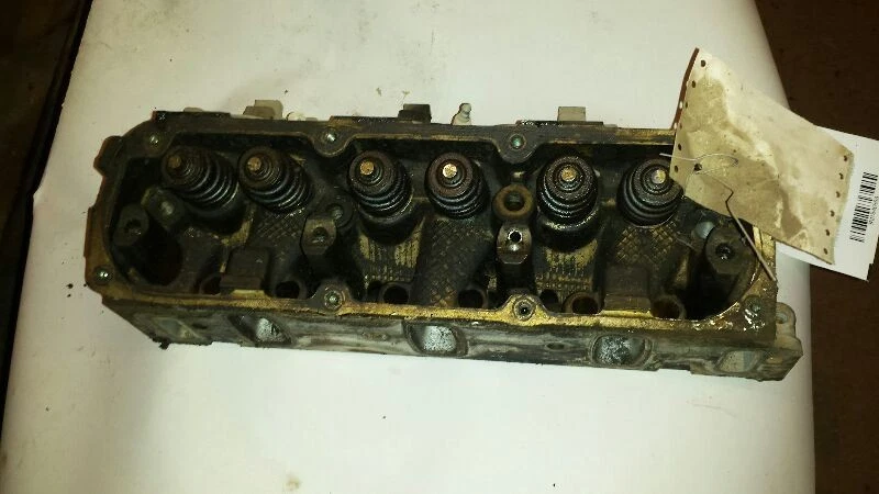 Culata 6-201 3,3 L compatible con caravana 90-93 1546868 Foto 1 de 3