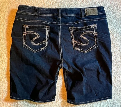 Bermudas de tiro medio plateadas Suki azul oscuro fluido pantalones cortos de mezclilla para mujer 22W Plus Foto 1 de 3