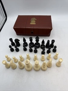Tournament Chessmen Set By Lowe Chess Set 2 5/8" Kings vintage plastic - Picture 1 of 11