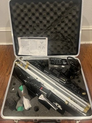 Lowel V-Light VIP Pro Lighting Kit Lampak w/ Case Umbrella, Stands - Image 1 of 4