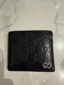 Authentische Gucci Guccissima schwarze Herren-Geldbörse aus Leder mit GG-Prägung und Doppelfaltung - Bild 1 von 8
