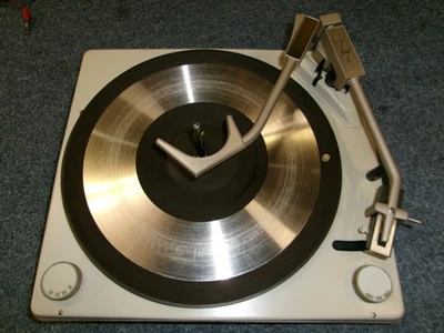 VINTAGE GE/VOICE OF MUSIC STEREO RECORD CHANGER 1267 - Image 1 of 4