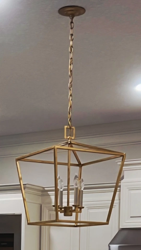 Lanterna Currey & Company Denison – Folha de ouro contemporânea - Imagem 1 de 4