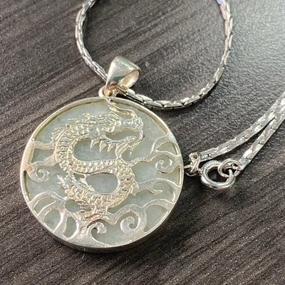 Sterling & Jade Dragon Pendant Necklace - Jade/Jadeite & 925 Pendant Necklace  Foto 1 de 4