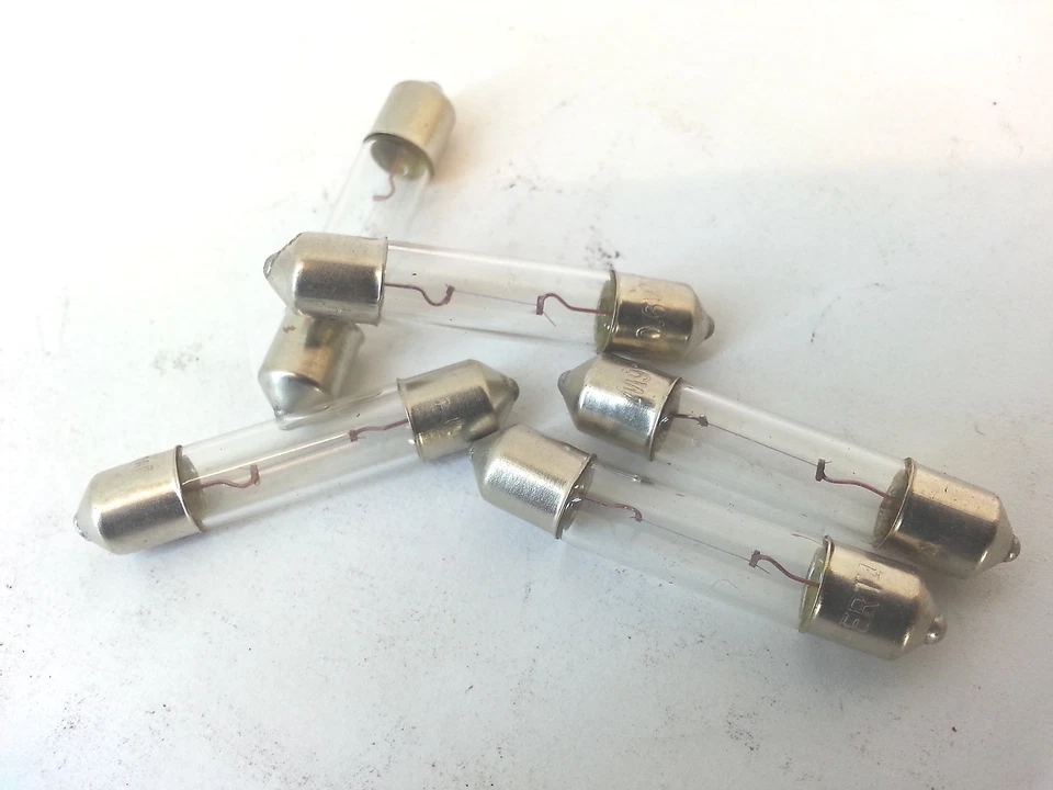 RMS 1 lampadina 6v-0,6w BIANCA SILURO D.6X31 cruscotti contachilometri C10 Vespa ET3