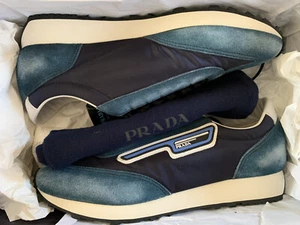 Nuove con scatola Prada 2eg276 Sneaker da uomo blu pelle scamosciata a righe con logo made in ITALY taglia 7/US 8 - Foto 1 di 8