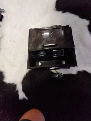 KIA K900 CONSOLA CENTRAL COMPARTIMENTO DE ALMACENAMIENTO BANDEJA Y CONCENTRADOR PUERTO USB AUXILIAR OEM 16-17  Foto 1 de 3