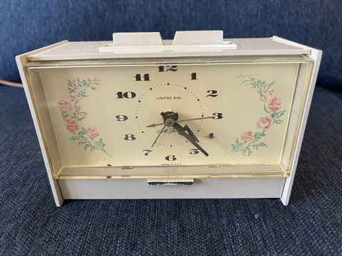Seth Thomas Alarm Clock Treasure Chest Pull Out Drawer SS16E Cream Cover