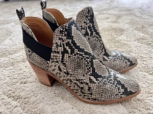 NWOT DV by Dolce Vita Boots Women's Size 9 Fig Faux Snakeprint Ankle Booties - Picture 1 of 8