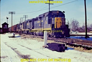 ORIGINAL SLIDE CHESAPEAKE & OHIO RR 3 GP30'S 3007 TROWBRIDGE TOWER MI 1972 - Picture 1 of 1