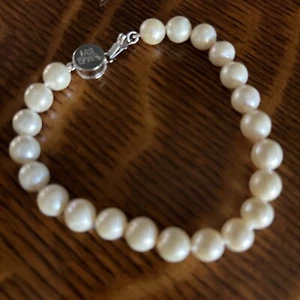 Helzberg I Am Loved Pearl Bracelet - Picture 1 of 4