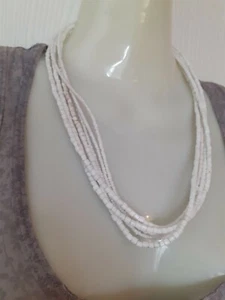 COLLIER MULTI-RANG DE PERLES DE VERRE COLORIS BLANC - Foto 1 di 7