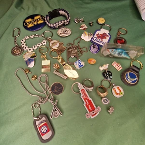 Grandpa's Junk Drawer Lot 37 Sports Army Tourist Key Chains Rings Service Pins - Picture 1 of 24