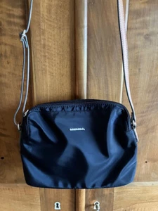+++ kleine Tasche von COMMA mit guter Aufteilung, ideal auf Reisen, Blau +++ - Bild 1 von 4