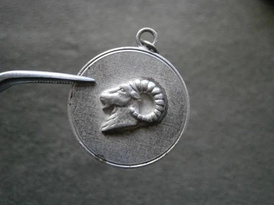 Pulsera colgante vintage de plata esterlina Wells zodiaco de cabra o carnero 1,8 g Foto 1 de 4