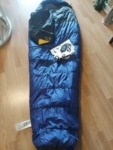 Sacco a pelo Mountain Hardwear Polarguard 3D Mummy - 30" x 78" - blu - 32 once (nuovo) - Foto 1 di 13