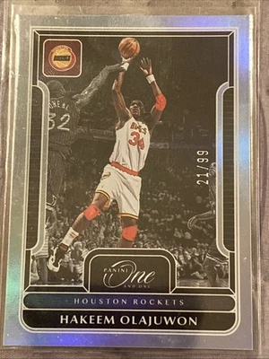 Hakeem Olajuwon 2022-23 Panini One and One Legends /99 #170 Salón de la fama Foto 1 de 2