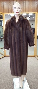 Natural brown long hair beaver fur 50” coat, size 12 - Imagen 1 de 4