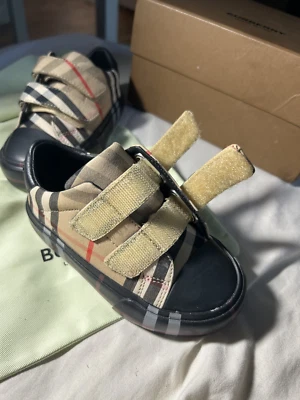 Burberry Archive Beige/Black Sneakers Mini Markham kid shoes.  - Image 1 of 4