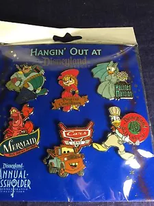 Disneyland Jahreskartenhalter Pin Set (Hangin' Out At) - Bild 1 von 1