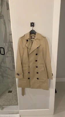Trench Burberry Sandringham nuevo con etiquetas, miel, longitud media, EE. UU. 2 Foto 1 de 4