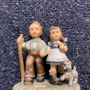 Taking A Walk Berta Hummel Figurine BH128 3.5 Inches Tall 2002 - Picture 1 of 6