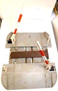 VINTAGE LGB G SCALE OPERATING DUAL CROSSING GATE SET WORKS FINE - Picture 1 of 2